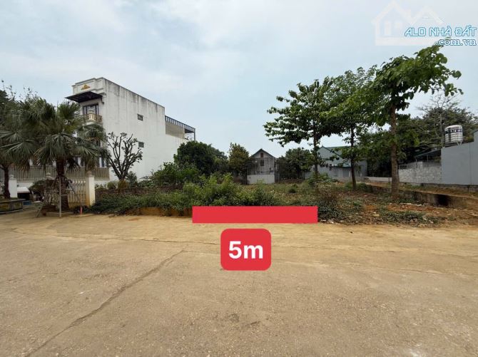LÔ ĐẤT ĐỐI DIỆN TRƯỜNG HỌC - 137m2 - MT5m - CÁCH QL21 250m