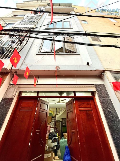 - Cần bán gấp nhà Hồ Tùng Mậu , Cầu Giấy, diện tích:30m2 x 4 tầng, giá 8 tỷ,