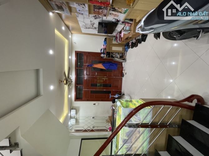 MỸ ĐÌNH - CHỈ HƠN 9tỷ - NHÀ DÂN XÂY CỰC ĐẸP - NGÕ RỘNG THOÁNG.  - DT 40m x 5tầng - mt 4.7m