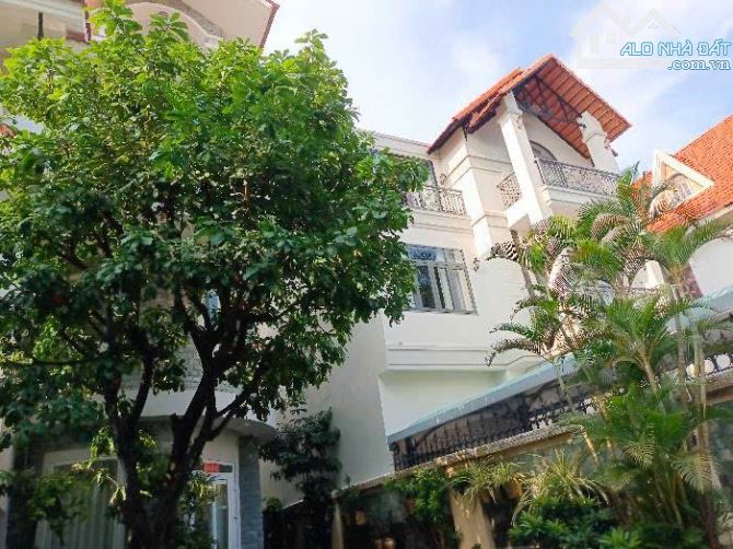 Ngộp Bank Bán Gấp Biệt Thự Quận 2 300m2 (10 x 30) 4 Tầng Giảm Còn 56,5 Tỷ TL