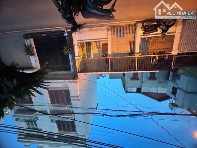 Bán đất 56m tặng nhà cấp 4 Trâu Quỳ, Gia Lâm, đường ô tô tránh, thông, view công viên