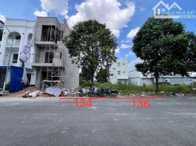 BÁN CẶP NỀN D7 HỒNG LOAN CÁCH TRỤC CHÍNH 20M