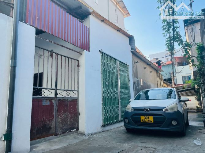 Bán lô đất 70 m tặng nhà cho thuê giá 2.350 tỉ, dòng tiền hàng tháng