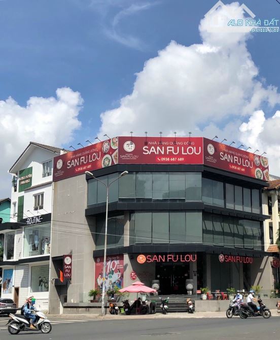 Mặt tiền Hoàng Sa, P5, Tân Bình. DT: 10x10m, góc đẹp nhà tiện xây mới giá bán 18 tỷ