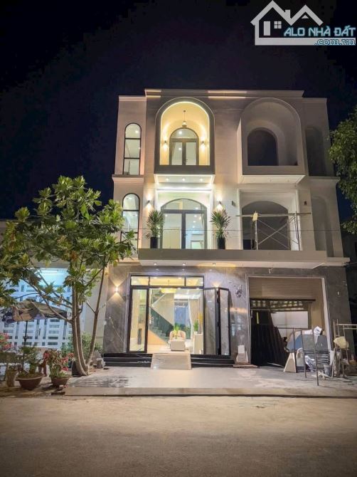 BÁN NHÀ 3 TẦNG FULL NỘI THẤT KDC HỒNG LOAN - GIÁ TỪ 5,8 TỶ