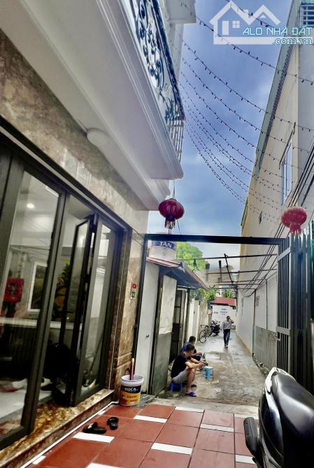 Đặng vũ hỷ-Việt Hưng-Lô góc 2 thoáng-Ô tô- 4ngủ -nhỉnh7tỉ