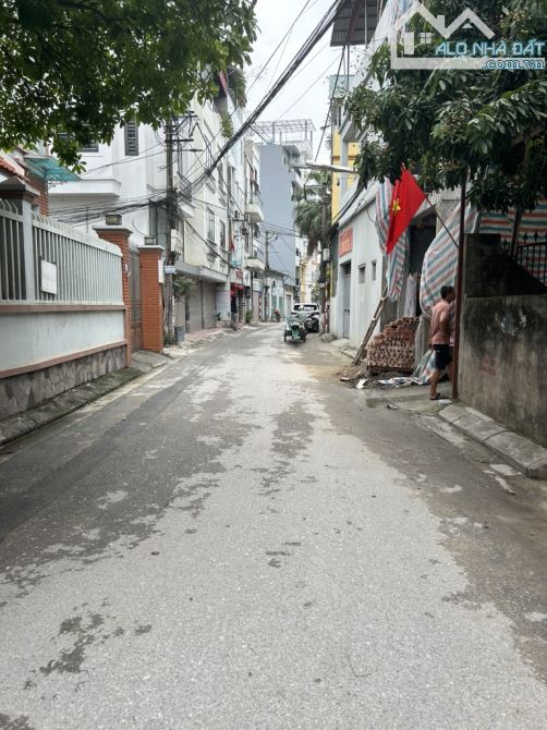 BÁN NHÀ THẠCH BÀN 50M2, 4 TẦNG DÂN XÂY, Ô TÔ ĐỖ CỔNG, 9.95 TỶ