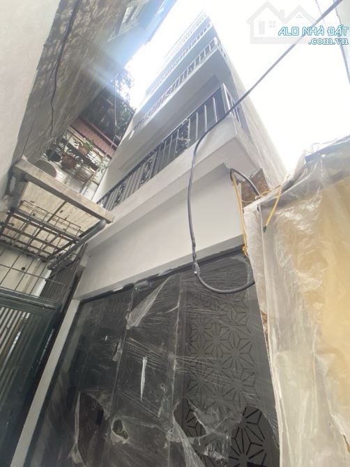 Khâm Thiên, 61m, 14.3 Tỷ, 7 tầng thang máy, D.thu 75 tr/th, 14 phòng KK, PCCC đạt chuẩn