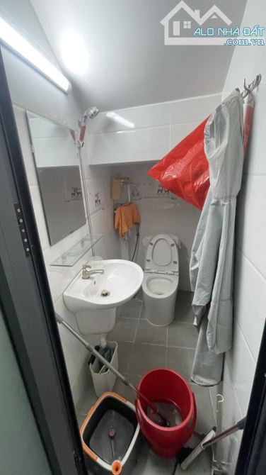 Bán nhà đường Tùng Thiện Vương Q.8 – Gần chợ Xóm Củi  Mô tả :   + Diện tích : 33m2