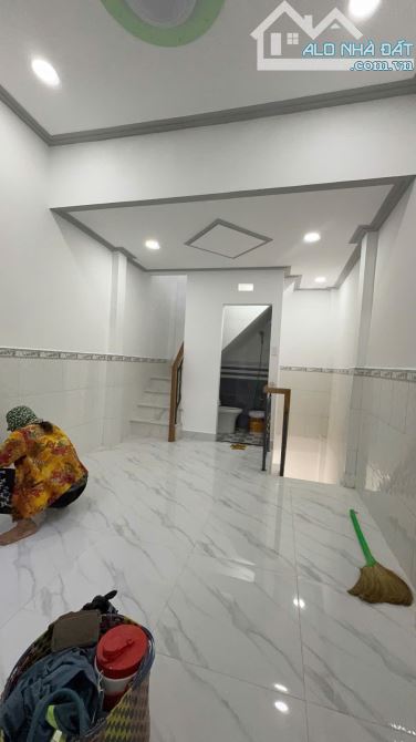 HẬU GIANG QUẬN 6 NGANG 4M CÔNG NĂNG 2PN 2WC CHỈ 2.4 Tỷ (TL)