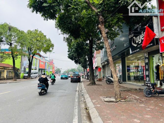 Mặt phố Ngô Xuân Quảng / Nhà C4 111m, 18 tỷ / Ô tô đậu đỗ, Vỉa hè, Kinh doanh sầm uất