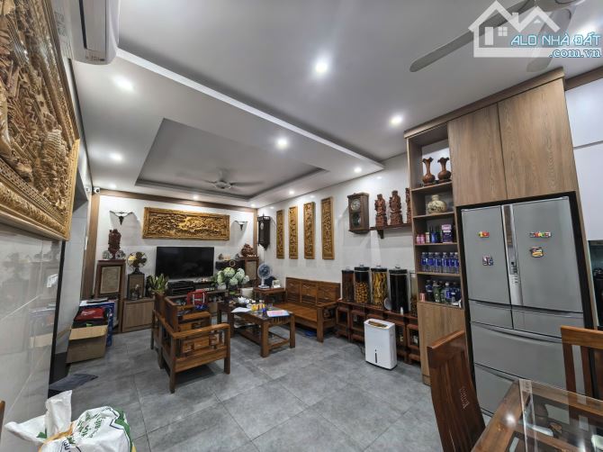 KHẨU HOÀN KIẾM -12.1 - Ô TÔ CÁCH 10M MẶT PHỐ