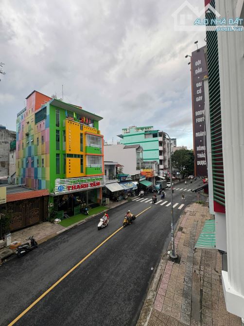 BÁN NHÀ 1 TRỆT 3 LẦU MẶT TIỀN NGUYỄN TRIỆU LUẬT – GIÁ CHỈ 4 TỶ 770 TRIỆU! 💥 Vị trí đẹp