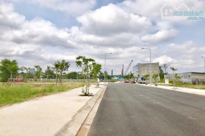 Chủ ngộp cần ra 4 nền nằm liền kề Vành Đai 4, 1ty300, sổ sẵn