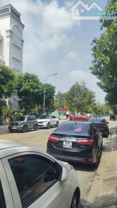 - bán đất đường N3 khu dân cư D2D biên hoà đồng nai  - Dt 4.2 x 20 m khu dân cư sầm uất  V