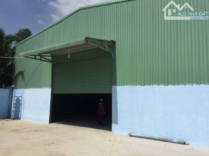 NHÀ XƯỞNG CHO THUÊ ĐƯỜNG BÙI CÔNG TRỪNG HÓC MÔN DT: 600M GIÁ 30 TRIÊU/THÁNG