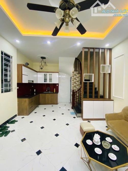 BÁN NHÀ QUAN NHÂN, 38M² X 5 TẦNG, NGÕ NÔNG THOÁNG SÁNG, GẦN HỒ, CHỈ 6.7 TỶ