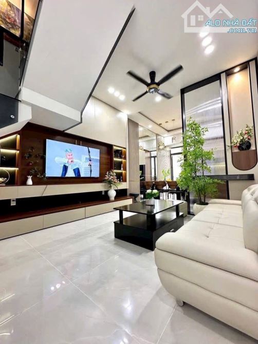 NHÀ 2 LẦU HẺM CÙ CHÍNH LAN - TRUNG TÂM BUÔN MA THUỘT . CÁCH ECOPARK CHỈ 5p DI CHUYỂN