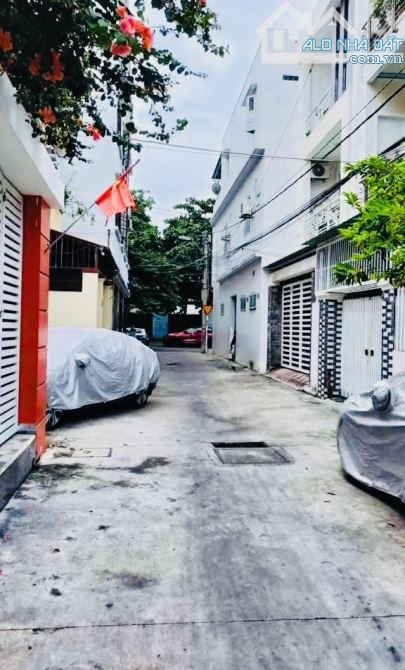 HẼM XE HƠI SANG XỊN KHU VIP NHỨT Q4 KHU CÔNG CHỨC KẾ BÊN CC Millennium GẦN MẶT TIỀN NGUYỄN