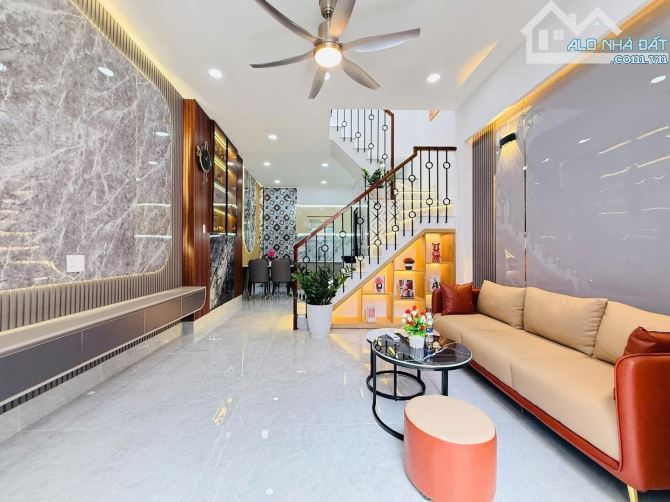 Bán gấp căn nhà 49.5m2 gần TTTM Gigamall - Đ. Phạm Văn Đồng, Thủ Đức. Giá: 2 Tỷ 620. SHR