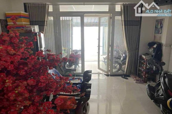 Bán nhà hẻm xe hơi, Nguyễn Bặc, Tân Bình, 50 m² (4.2m x 12m), 3 tầng - Giá 8.35 tỷ TL