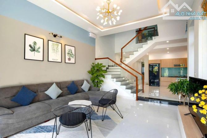 NHÀ LẦU VỪA HOÀN THIỆN - NGAY TRUNG TÂM - 700TR NHẬN NHÀ