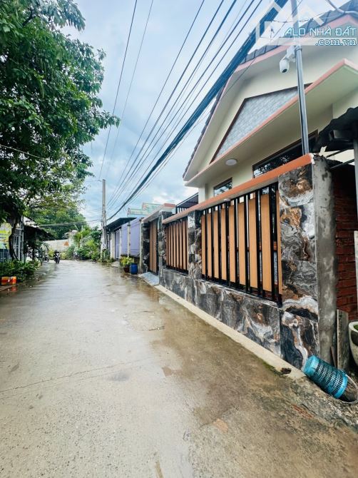 Bán nhà giá rẻ Bình Chuẩn - Thuận An 1 lầu 1 lửng đường xe tải tránh