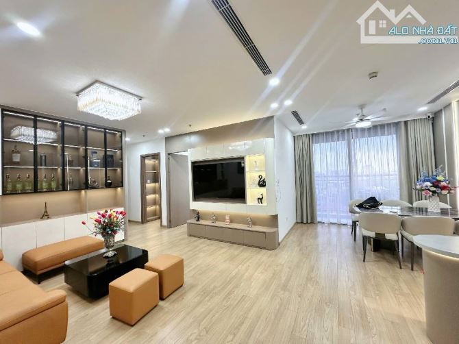Bán Căn Hộ A10 Nam Trung Yên DT 100m 3PN Full NT đẹp SĐCC View Hồ giá 10,2 tỷ ở luôn