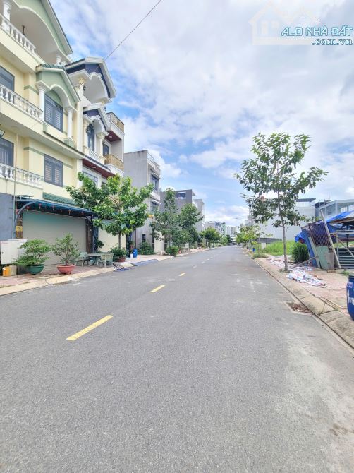 Bán đất 5x18m, đường D1 KDC Phú Hồng Thịnh 9 p.Bình An
