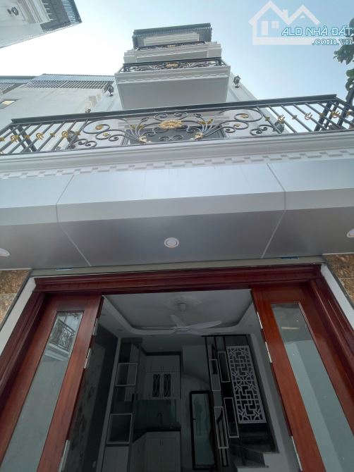 Cực Rẻ !! Bán nhà 5 tầng giá 3ty95 - DT 33,5 m2 ngay gần bến xe Yên Nghĩa