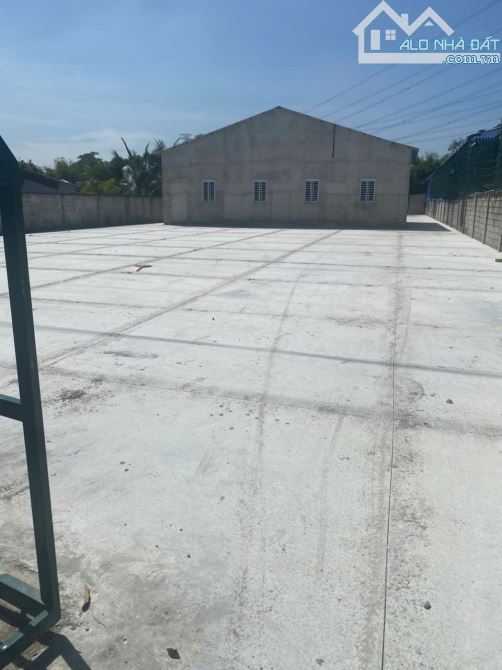Bán Đất và  Nhà,  Kho Xưởng, dt 20 x 78 = 1561m2 có 300m2 thổ cư, Trung An, Cu Chi, TPHCM