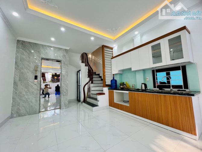 Siêu phẩm 6 tầng - Chỉ 6,5 tỷ! Mới toanh