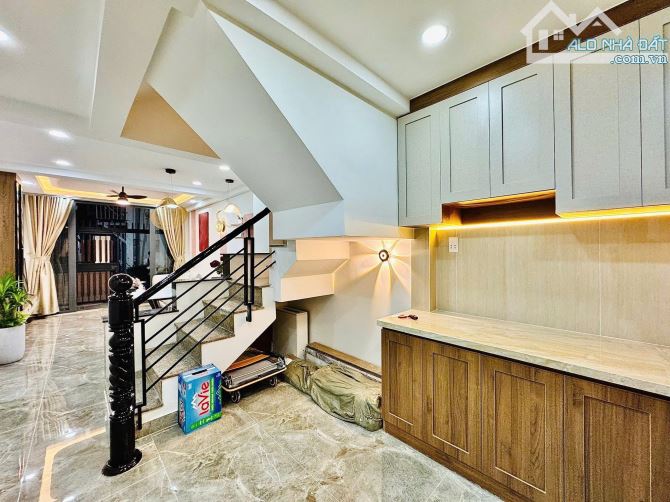 Cần bán gấp nhà 56m2 ngay Dương Quảng Hàm, Gò Vấp/ 2 Tỷ 520 tr, hẻm ô tô 5m/ Sổ hồng riêng