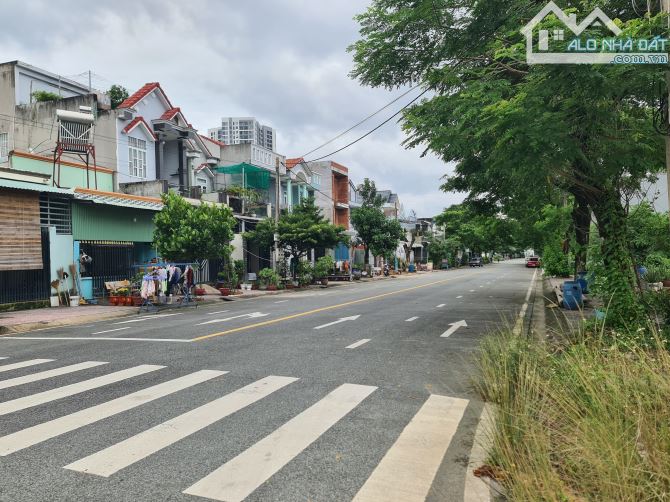 NHÀ MT ĐƯỜNG NHỰA 20M - 2 TẦNG - 100M2 - NGAY TRƯỜNG TIỂU HỌC BÌNH AN, DĨ AN - 5 TỶ 2