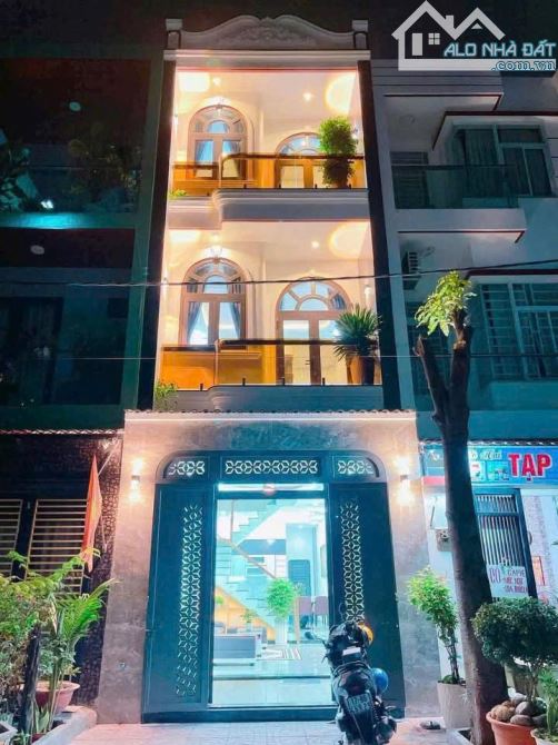 CẦN TIỀN BÁN GẤP NHÀ TRUNG TÂM TRẦN QUỐC TOẢN, Q.3 VỚI GIÁ SỐC 4 TỶ 240/ 56m2. SỔ SẴN.