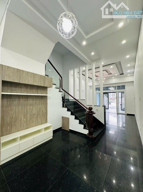 Bán nhà 4 tầng 90m2, đường 9m, gần ngã tư Nguyễn Bình và Lê Văn Lương, 6 tỷ 450