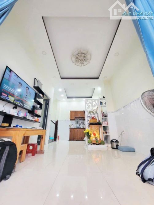 Bán nhà 3 tầng hẻm đường Lạc Long Quân ngay trung tâm gần biển