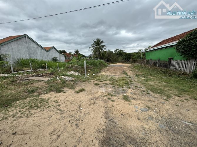 Chính chủ bán đất mặt tiền Nguyễn Thị Minh Khai, Sơn Hòa; 320m2 đất thổ cư, giá 950 TRIỆU