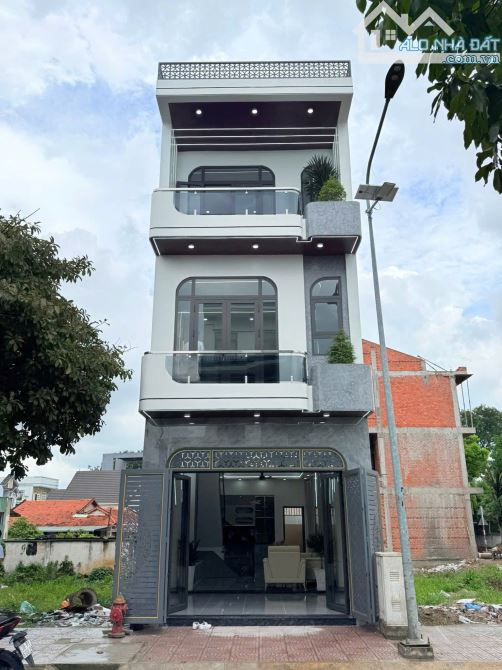 Bán nhà 1 trệt 2 lầu mới xây DT 150m2