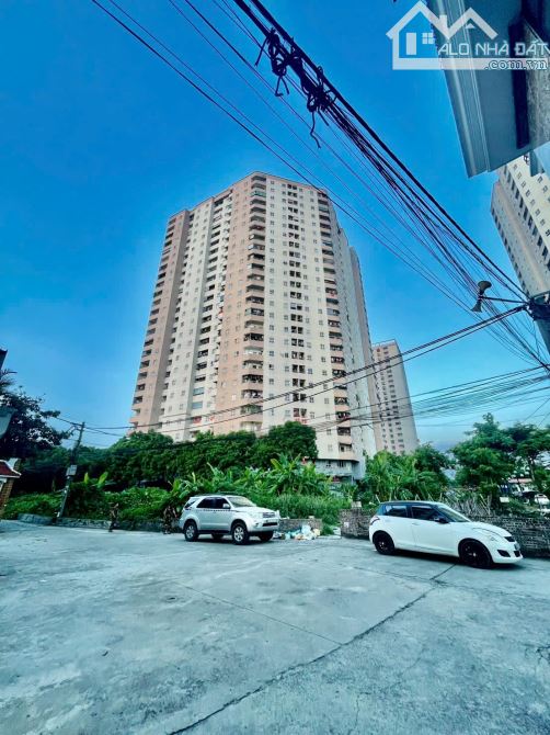 Bán Nhà Thạch Bàn 68m2-hơn 8 tỷ-Ô TÔ ĐỖ CỔNG-THANG MÁY-FULL NỘI THẤT-4 NGỦ-SÁT CHUNG CƯ TB