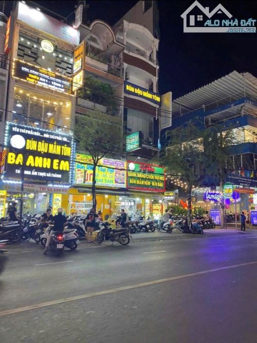 Bán Nhà MT Nguyễn Gia Trí Quận Bình Thạnh, DT 4x20m, KC 4 Tầng, Giá 36 Tỷ TL