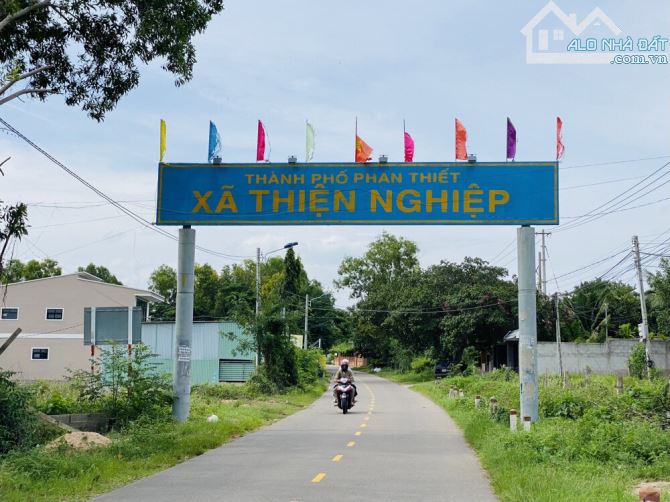 Bán 1000m2 gần ngã tư Thiện Nghiệp