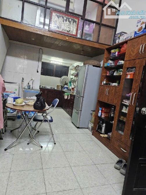Bán tập thể Ngọc Lâm 100 m Ba ngủ gần công viên trường học pháp cấp hơn 3 tỷ