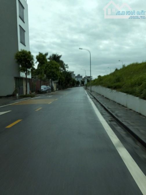 Bán đất Tình Quang, Giang Biên ngõ thông, ô tô vào đất 64m2mặt tiền 4m  nhỉnh 4 tỷ