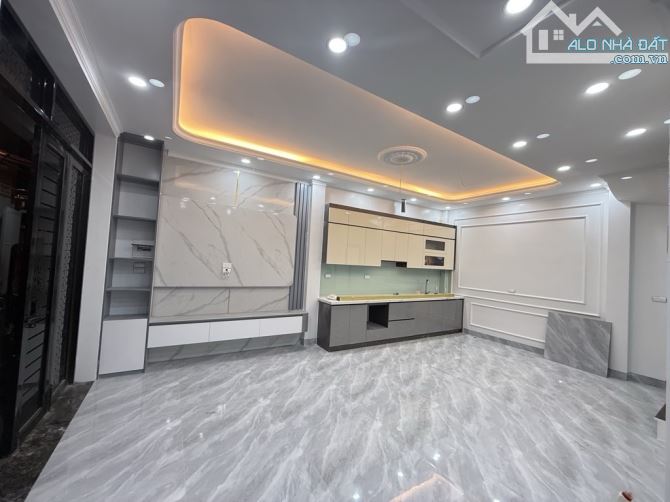 NGỌC HỒI – 42m² – Mặt tiền 6m - 2 mặt ngõ thoáng trước sau – 5 tầng thang máy nhập khẩu -