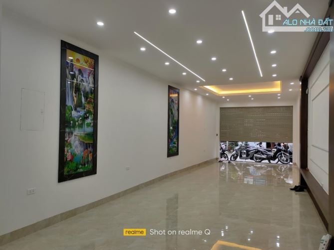 BỒ ĐỀ.LONG BIÊN_6 TẦNG THANG MÁY_NỞ HẬU_Ô TÔ TRÁNH_NGÕ THÔNG_GARA 2 Ô TÔ_DT 68M_GIÁ 22 Tỷ9