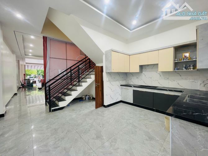 Bán nhà 2 tầng Lê Doãn Nhạ gần Ngô Thì Nhậm, tiện kinh doanh buôn bán!