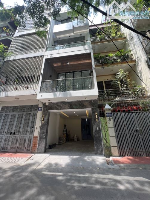 Nhà Phố Đội Cấn 60m2, 4 tầng, căn góc, 3 thoáng, mặt ngõ rộng 8m, ô tô tải tránh, vỉa hè