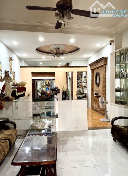 Phường 2 đường Dương Bá Trạc, hẻm ba gác, sổ hồng đầy đủ, 64 m2 giá chỉ 5.3 tỷ