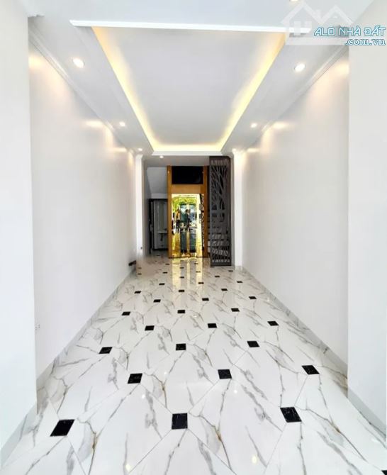 Mặt phố Tam Trinh – 40m², 5 tầng, thang máy, giá 16 tỷ
